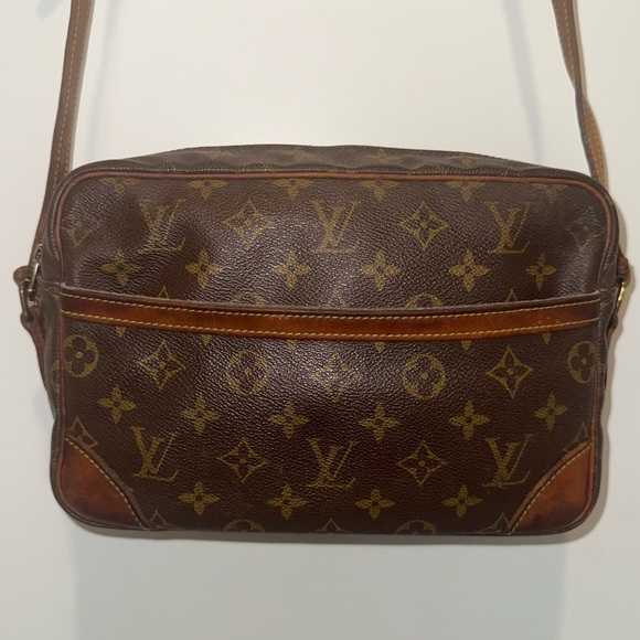Louis Vuitton Handbags - AUTHENTIC Louis Vuitton Trocadero 27 Crossbody Bag
